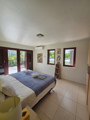 4 bedrooms, in-room safe, WiFi, bed sheets - Kas Bientu -
Ocean View, Private Pool, 4 bed, Gated Parking (Kralendijk)