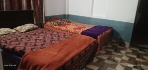 2 Schlafzimmer, Bügeleisen/Bügelbrett, Bettwäsche