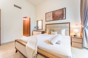 2 間睡房、房內夾萬、熨斗/熨衫板、免費 Wi-Fi