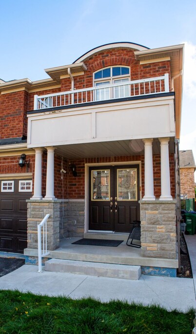 Cozy and Private Basement apartment / Ideal for Relaxation or Work