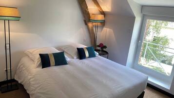 7 bedrooms, iron/ironing board, travel crib, WiFi