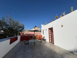 Outdoor dining - Casa Oaxaca! (Oaxaca de Juárez)