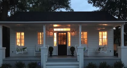 King Street Cottage - 2 Bedroom Historic District Downtown Beaufort Cottage