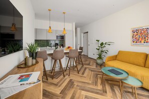 Luxury Apartment, Bay View | Living area
