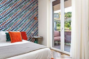 Luxury-Apartment, Buchtblick | 1 Schlafzimmer, Daunenbettdecken, Verdunkelungsvorhänge