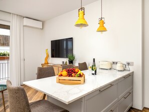 Luxury Apartment, Bay View | Private kitchen | Espresso maker, coffee/tea maker, electric kettle - Futura Smart Sorrento (Sorrento)