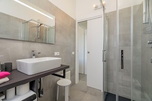 Hair dryer, towels, soap, toilet paper - Cactus flowers house with two two-room apartments sea view surrounded by greenery (Olbia)
