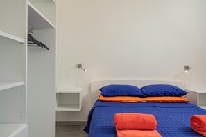 1 chambre, coffres-forts dans les chambres, fer et planche à repasser