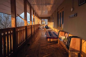 Lobby - The Mountain Childs Stay (Manali)