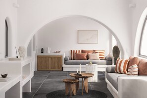 Superior Suite, Sea View - The Duchess (Therasia)