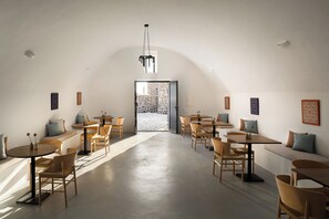 朝食 (郷土料理)、毎日提供 (無料)