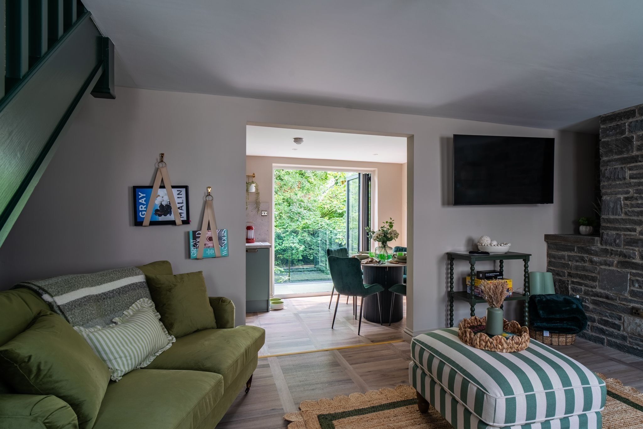 Smart TV 32-inch có truyền hình kỹ thuật số 