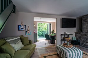 32–tuumainen äly-TV, jossa digitaalikanavat