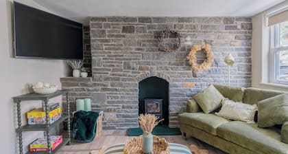 Cottage Cwtch