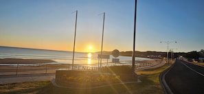Family House | Beach/ocean view - Penguin Retreat (Penguin)