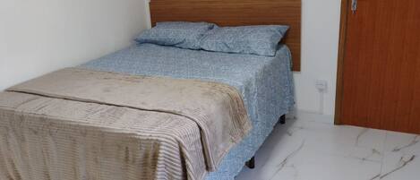 1 chambre, fer et planche à repasser, Wi-Fi gratuit, draps fournis