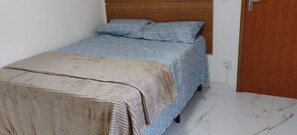 1 chambre, fer et planche à repasser, Wi-Fi gratuit, draps fournis