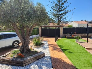 Property grounds - Exclusive villa with private pool and garden (Calafat)