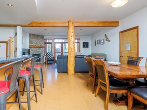 Interior - 2 Bedroom, 2 Bath Ski in/Out at the base of Red Mtn (Rossland)