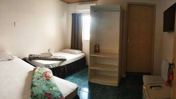 Classic Twin Room | Free minibar, free WiFi, bed sheets