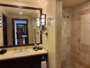 Shower, jetted bath, hair dryer, towels - Sunset Beach Ocean View for Easter Week
One Bedroom Suite sleeps 4 (Cabo San Lucas)