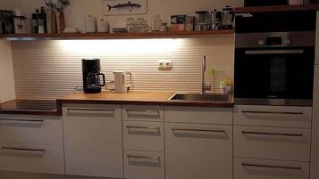 Mikrowelle, Ofen, Herdplatte, Geschirrspüler