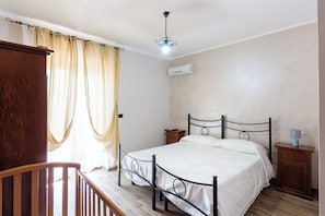 Classic Triple Room, Balcony | Free WiFi - Agriturismo Locanda Nina (Montemarano)