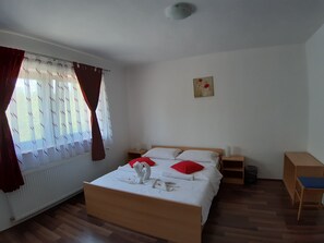 2 bedrooms, iron/ironing board, travel cot, WiFi - Charming 2-bedroom apartment 1 with WiFi, AC in amazing Plitvice Lakes (Plitvice lakes)