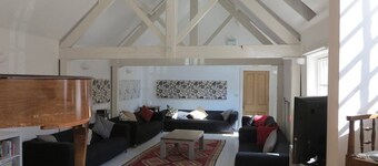 Amazing Stables Building,with 12 bedrooms, Lyndhurst, centre of New Forest!