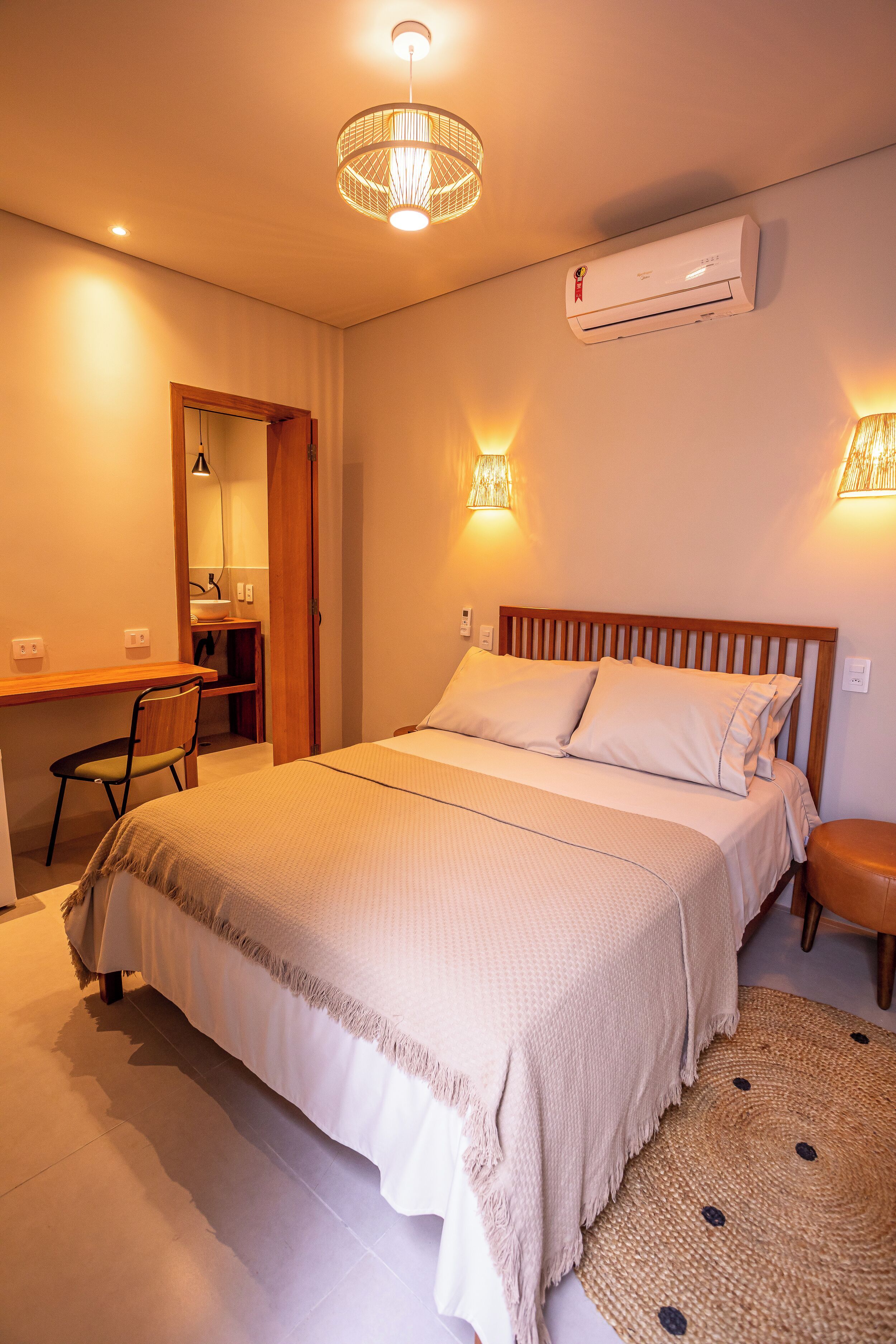 Tomannsrom – classic | Bad | Dusj, hårføner, håndklær og såpe