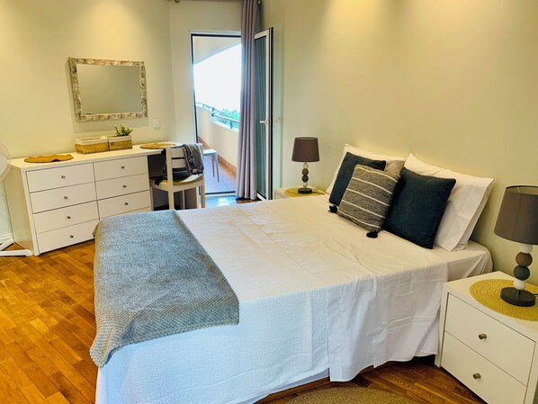 4 bedrooms, desk, iron/ironing board, travel cot