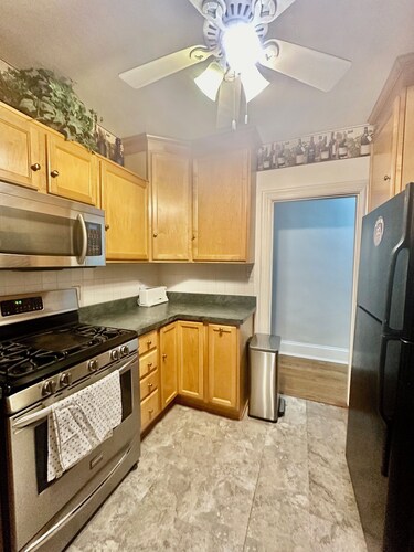 Museum District condo close to Museums, Cary Town, Scotts Addition, and Stadium.