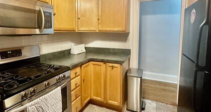 Museum District condo close to Museums, Cary Town, Scotts Addition, and Stadium.