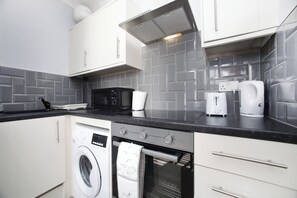 Kühlschrank, Mikrowelle, Ofen, Toaster