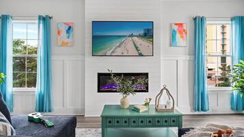 Smart TV, chimenea, videojuegos y futbolito