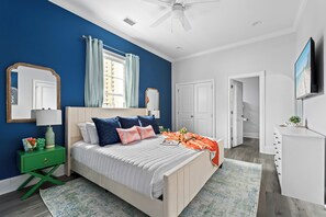 5 bedrooms, desk, iron/ironing board, travel crib