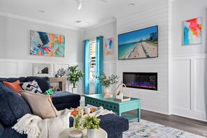 Smart-TV, Kamin, Videospiele, Tischfußball