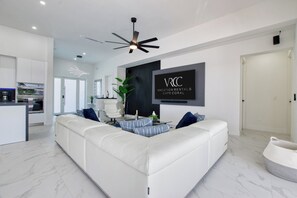 Interior - VRCC Villa Alany - Luxury Getaway -10% off in May (Cape Coral)