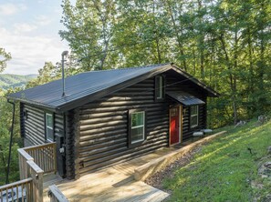 Exterior - Treetop Retreat - Cabin near Pigeon Forge w/W&D - Stay w/9yr Professional Host (Pigeon Forge)