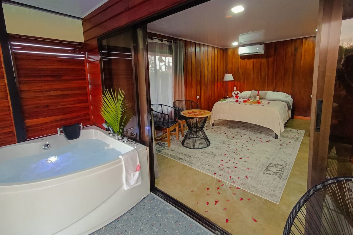 Romantic Cabin | 1 bilik tidur, langsir/tirai gelap terus, seterika/papan seterika