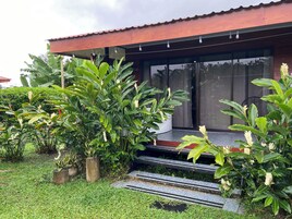 Romantic Cabin | Terrace/patio