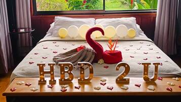 Panoramic Cabin, Mountain View | 1 bedroom, blackout drapes, iron/ironing board, free WiFi