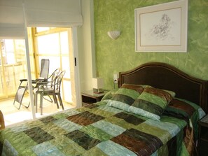 2 bedrooms, iron/ironing board, WiFi