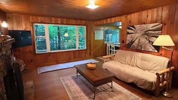 Una Smart TV, una chimenea