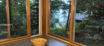 Lake Front 3-bedroom, 2 bath cabin, private pier, perfect fishing and lake life!