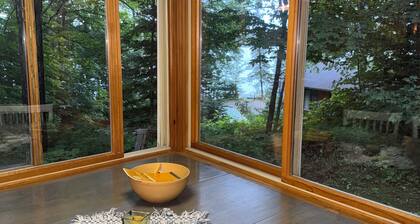 Lake Front 3-bedroom, 2 bath cabin, private pier, perfect fishing and lake life!