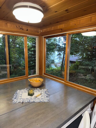 Lake Front 3-bedroom, 2 bath cabin, private pier, perfect fishing and lake life!