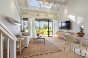 Living area - Luxury Aloha Escape Turtle Bay (Kahuku)
