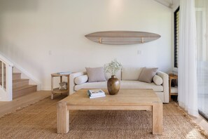 Living area - Luxury Aloha Escape Turtle Bay (Kahuku)