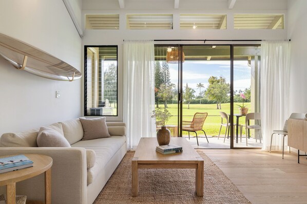 Living area - Luxury Aloha Escape Turtle Bay (Kahuku)